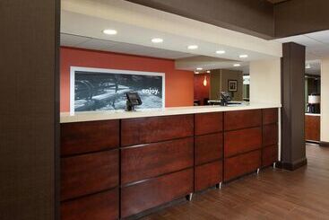 Отель Hampton Inn Charlestonsouthridge
