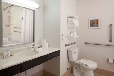 Отель Hampton Inn Charlestonsouthridge