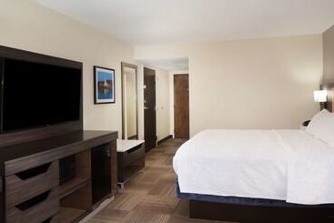 Отель Hampton Inn Charlestonsouthridge