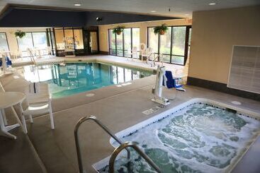 هتل Hampton Inn Eau Claire