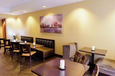 هتل Hampton Inn Eau Claire