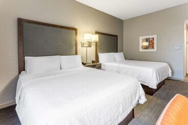 هتل Hampton Inn Eau Claire
