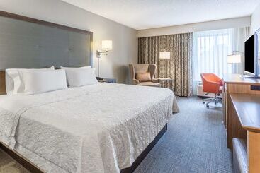 هتل Hampton Inn Eau Claire