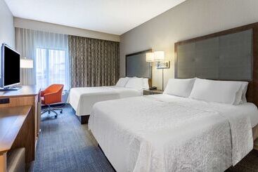 هتل Hampton Inn Eau Claire