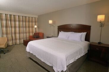 هتل Hampton Inn Springfield South
