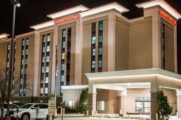 هتل Hampton Inn & Suites Nashvilleairport