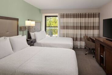 هتل Hampton Inn & Suites Nashvilleairport
