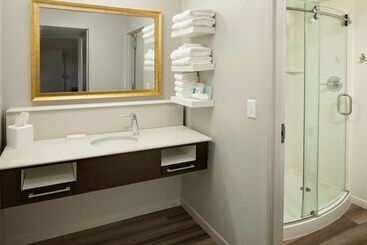 هتل Hampton Inn & Suites Nashvilleairport