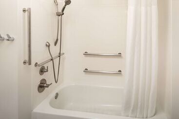هتل Hampton Inn & Suites Nashvilleairport