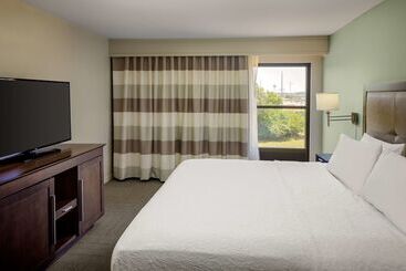 هتل Hampton Inn & Suites Nashvilleairport