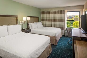 هتل Hampton Inn & Suites Nashvilleairport