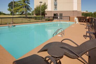 هتل Hampton Inn & Suites Nashvilleairport