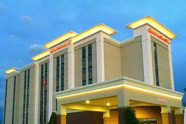 هتل Hampton Inn & Suites Nashvilleairport