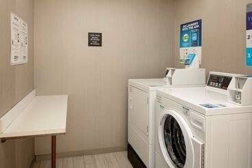 هتل Hampton Inn & Suites Nashvilleairport