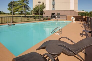 هتل Hampton Inn & Suites Nashvilleairport