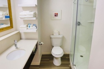 هتل Hampton Inn & Suites Nashvilleairport