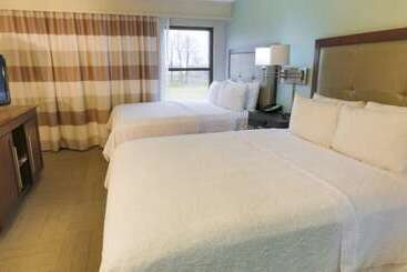 هتل Hampton Inn & Suites Nashvilleairport