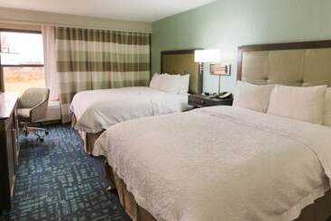 هتل Hampton Inn & Suites Nashvilleairport