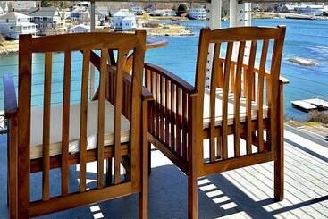 هتل Harborage Inn On The Oceanfront