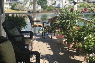 هتل Harbour Towne Inn On The Waterfront
