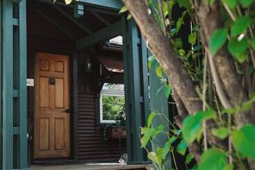בית מלון כפרי Highland Haven Creekside Inn
