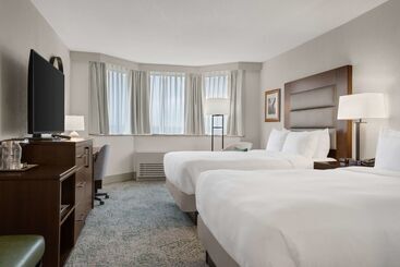 هتل Hilton Arlington National Landing