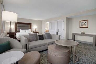 هتل Hilton Arlington National Landing