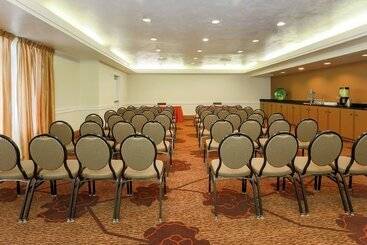 هتل Hilton Garden Inn Tallahassee