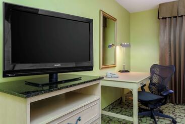 هتل Hilton Garden Inn Tallahassee