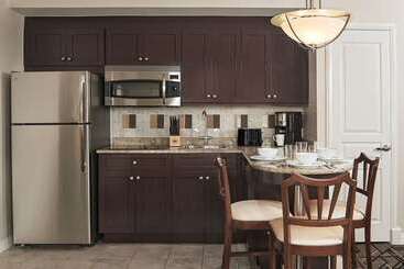 هتل Hilton Grand Vacations at McAlpin-Ocean Plaza