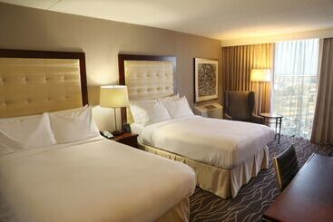 هتل Hilton Kansas City Airport