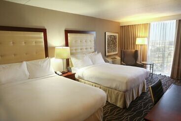 هتل Hilton Kansas City Airport