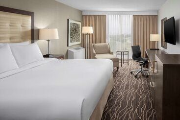هتل Hilton Kansas City Airport