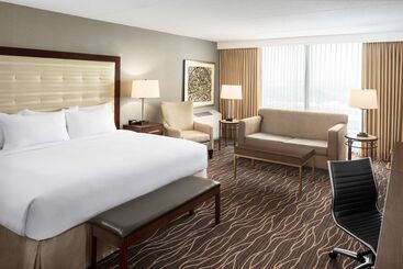 هتل Hilton Kansas City Airport