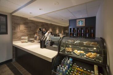 هتل Hilton Kansas City Airport