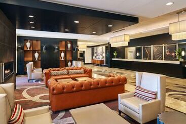 هتل Hilton Kansas City Airport