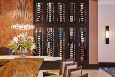 هتل Hilton Kansas City Airport