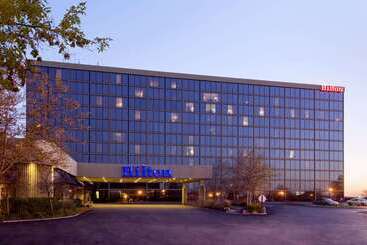 هتل Hilton Kansas City Airport