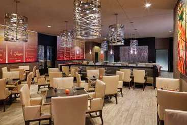 هتل Hilton Kansas City Airport
