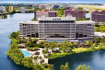 هتل Hilton Miami Airport Blue Lagoon