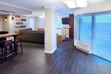 هتل Hilton Minneapolisst. Paul Airport
