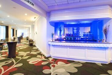 هتل Hilton Minneapolisst. Paul Airport