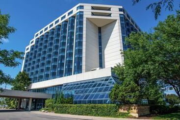 هتل Hilton Minneapolisst. Paul Airport