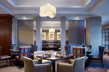 هتل Hilton Minneapolisst. Paul Airport