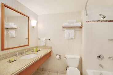 هتل Hilton Seattle Airport & Conference Center
