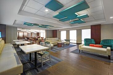 هتل Holiday Inn Express & Suites Cincinnati Riverfront, An Ihg