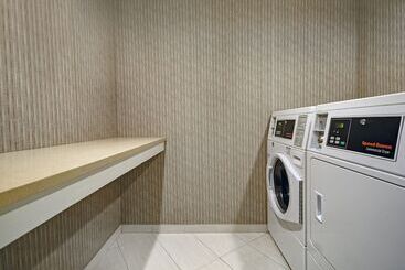 هتل Holiday Inn Express & Suites Cincinnati Riverfront, An Ihg