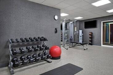 هتل Holiday Inn Express & Suites Cincinnati Riverfront, An Ihg