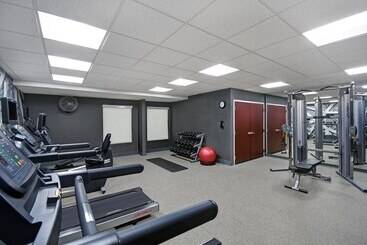 هتل Holiday Inn Express & Suites Cincinnati Riverfront, An Ihg