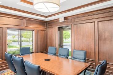 هتل Holiday Inn Express & Suites Wilmington Newark, An Ihg